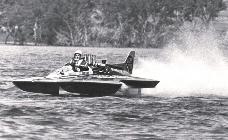 Hydroplane Vulture with Driver / Owner John Lewis